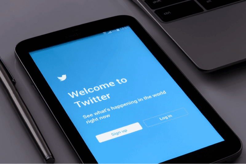 Use Twitter to complement your email marketing